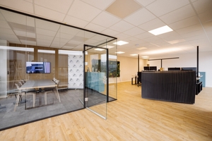  kaulartz-besprechungsraum-glaswand-akustikloesung-buerokonzept-aachen-5__c__Korr_GmbH.jpg 