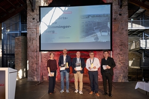  Der erste Platz in der Kategorie „Schönste Architektur“ ging an die Werkstadt Fischer Architekten GmbH und die Firmengruppe Burk. Sie überzeugten mit dem Projekt „Neue Ortskante Memmingerberg“ 