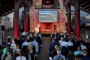  Die diesjährige Verleihung des „Architektur-Awards” von Kalzip fand in der Sayner Hütte in Bendorf statt. Das Industriedenkmal sorgte für eine stimmungsvolle Atmosphäre 
