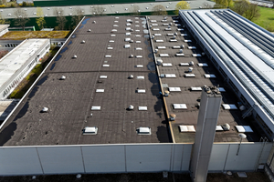  Dachflaeche SBS Ecoclean Gruppe Monschau vor Regeneration 