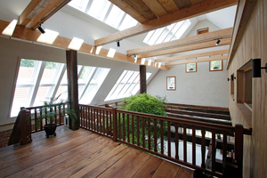  Die großzügigen Dachfenster machen aus einem Teil des ehemaligen Schweinestalls ein über zwei Geschosse lichtdurchflutes Atrium 