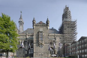  Rathaus mit Granusturm (rechts) vom Dom aus gesehen
 