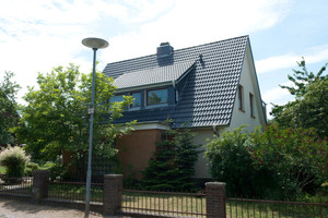  Das Dach des Mehrfamilienhauses in Lübeck wurde energetisch saniert 