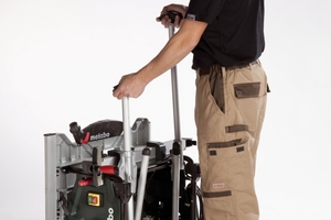  Mit wenigen Handgriffen zusammengeklappt und transportbereit: die TS 254 wiegt 33,4 kg und kann damit auch noch gut allein getragen werden. Für lange Strecken hilft die Trolley-Rollkoffer-Funktion 