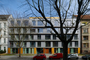  Deutscher Holzbaupreis 2013, Anerkennung Kategorie „Neubau“
Mehrfamilienhaus in Berlin
Architekten: Institut für urbanen Holzbau, atelier pk architekten,
 roedig.schop architekten, rozynski sturm architekten,
 Berlin/Darmstadt 
Tragwerksplaner: ifb frohloff, staffa, kühl, ecker, Berlin 
Holzbau: A-Z Holzbau Zimmerei GmbH, Berlin 
 