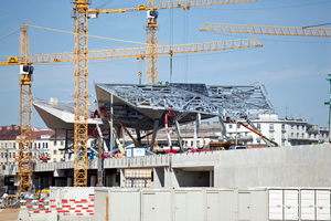  Aufgrund der Krümmung im Grundriss weist jede einzelne Raute eine einzigartige Geometrie auf – kein Bauteil gleicht dem anderen 