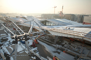  Beeindruckende Dimensionen: Das Rautendach aus Stahl prägt das urbane Stadtbild Wiens 