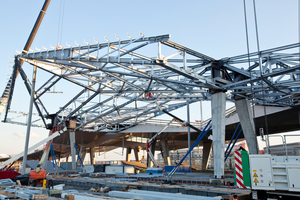  Bei dem beeindruckenden Stahlfachwerk wurden insgesamt 7000 t Stahl verbaut 