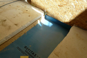  Bodenaufbau im EG, Dampfsperre auf dem Betonboden, Dämmung mit der Thermosafe/-wd-Platte, Fußbodenheizung und Estrich


 