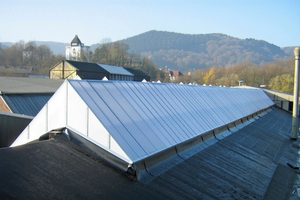  Nachher: Die energetische Sanierung mit dem Vario-Therm S-Sattellichtband sorgt für mehr Licht, höheren Wärmeschutz und insgesamt bessere Arbeitsbedingungen  