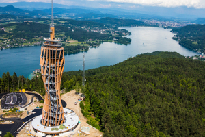  Auf dem Pyramidenkogel mit Blick auf den Wörthersee entstand in rund fünfmonatiger Bauzeit ein knapp 100 m hoher Aussichtsturm aus Holz, der derzeit höchste aus Holz konstruierte und öffentlich zugängliche der Welt
 