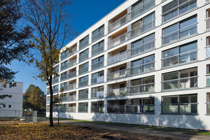 Der sechsgeschossige Bau hat nach der Modernisierung der Fassade einen deutlich reduzierten Wärmeenergiebedarf und ein eleganteres Erscheinungsbild 