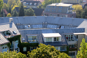  Der Rundhof im Zentrum der Anlage vermittelt ein naturnahes Erscheinungsbild  