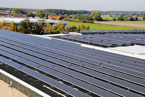 600 Stahlstützen tragen die PV-Anlage auf den Verwaltungs- und Lagerhallen der Spedition Nosta in Stadthagen 
