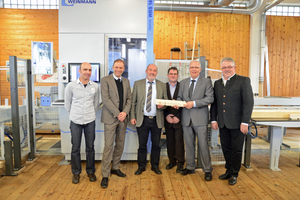  Das Foto zeigt (von links): Ralf Beier, Laboringenieur an der Hochschule Rosenheim, Oliver Heller, Kanzler der Hochschule Rosenheim, Hansbert Ott, Geschäftsführer Weinmann, Bernhard Nest, Verkauf Weinmann Bayern und Baden-Württemberg, Prof. Dr. Matthias Zscheile, Leiter des Labors für Sägewerkstechnik und Massivholzverarbeitung der Hochschule Rosenheim, Karl-Heinz Brauneisen, Niederlassungsleiter und Prokurist Homag Bayern 