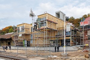  Richtfest an der Eule – gut zu sehen sind hier die Holzrahmenelemente, die bei Holzbau Rieg vorgefertigt und auf die Baustelle geliefert wurden 