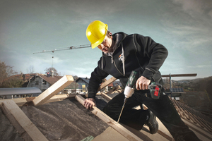  Unabhängiges Arbeiten auf dem Dach: Um Anwendern die größtmögliche Unabhängigkeit von der Steckdose zu bieten, setzt Metabo auf eine spezielle Akku-Technologie
Foto: Metabo 