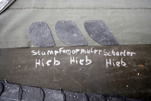  Die drei klassischen Bearbeitungsformen eines Schiefersteines sind der stumpfe, der normale und der scharfe Hieb 