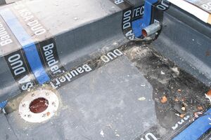  Ablauf und Notüberlauf des Garagenflachdachs 