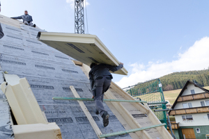  Das Dach der Pension „Drei Tannen“ in Titisee-Neustadt grundlegend saniert und mit einer Wärmedämmung versehen 