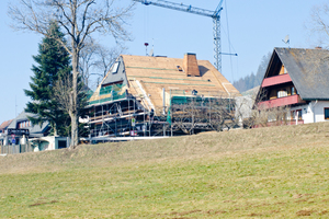  Das Dach der Pension „Drei Tannen“ in Titisee-Neustadt grundlegend saniert und mit einer Wärmedämmung versehen 