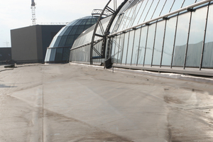  Punktentwässerung mit Kehlgefälleplatten auf dem Flachdach der „Köln Arcaden“ in Köln-Kalk 