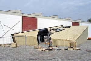  Die Holzschalung wurde mit einer Schattenfuge versehen und mit Edelstahlschrauben befestigt 