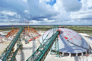 Ansicht der Kuppeln, die den aktuellen Stand des Montagefortschritts zeigt Foto: Rubner Holzbau 