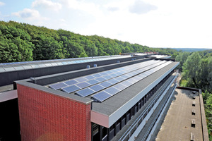  Auf den insgesamt 4300&nbsp;m2 großen Dachflächen hat die Green Force Company eine Anlage mit einer Gesamtleistung von 225 kWp installiert  