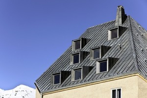  Eindeckung in Holzwulsttechnik am St. Gotthard HospizFotos: Röhr+Stolberg 
