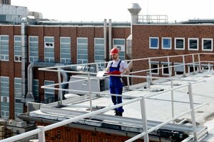 Das Schutzgeländer „ABS Guard OnTop Fu­­sion“ kann auch um Ecken geführt werden 