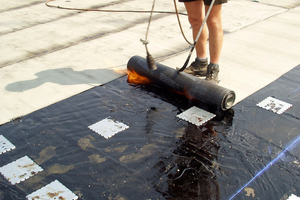  Über die Krallenplatten wurde eine zweite Abdichtung aufgetragen, damit werden die Platten eingebunden Foto: Foamglas 