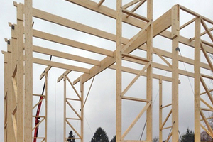  Das Holzskelett der Halle leitet die enormen Windlasten in den Boden ab Fotos: FH Finnholz 