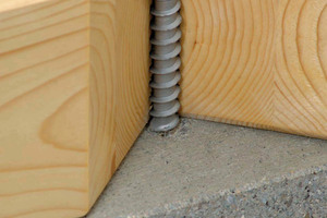  Anschnitt zur Veranschaulichung: Die „Multi-Monti-TimberConnect“ schneidet mit dem unte-ren Teil der Schraube ein Gewinde in den Beton, so dass ein formschlüssiger, sofort belast-barer Verbund entsteht Foto: Heco 