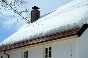  In Regionen mit hoher Schnee- und Windlast sind bei der Planung eines Dachstockes Abehebenachweise erforderlich Foto: Erlus  
