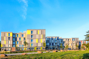  Die drei neuen, fünfgeschossigen Apartmentgebäude des Studentenwerks auf dem Campus „Im Neuenheimer Feld“ in Heidelberg bieten 265 Studierenden Platz Foto: LiWood / Sascha Kletzsch 