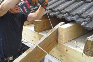  Sparrenbefestigung mit großen Tellerkopfschrauben  Foto: Vrieler Bauservice  