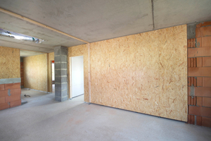  Nach Montage der Wände: Elemente an Decke und senkrechten Anschlüssen werden nun noch abtackert  Foto: easy-wand 