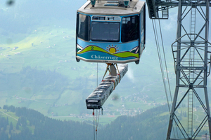  Das Material wurde umweltschonend transportiert. Außer dem Krantransport kam der Heli nicht zum Einsatz  Foto: Blumer-Lehmann 