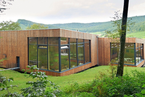  Das „Steigerwald-Zentrum – Nachhaltigkeit erleben“ in Nordbayern ist ein einzigartiger Informations- und Erlebnisort rund um das Thema Nachhaltigkeit Fotos: Sika Deutschland GmbH 