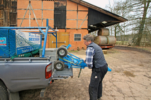  Der knapp 40 kg schwere Wobby lässt sich problemlos alleine verladen 