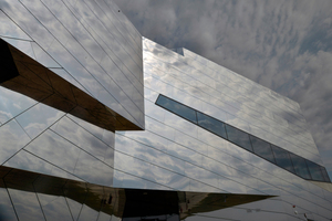  Das Paläon in Wolfsburg wurde zeigt die ganze Möglichkeit der Fassadenbekleidung mit Aluminium-Verbundwerkstoff  Foto: Alucobond 