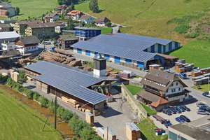  Das Sägewerk Christen am Standort Luthern in der Schweiz produziert mit der PV-Anlage im Jahr rund 850 000 kW Strom. Es versorgt die Produktionsstätte und darüber hinaus etwa 300 HaushalteFotos: SunTechnics Fabrisolar AG 