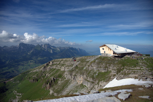  Der Chäserrugg-Gipfel liegt auf 2262 m ü. M. Er ist der östlichste der Churfirsten und liegt zwischen dem oberen Toggenburg und dem Walensee Foto: Blumer-Lehmann 