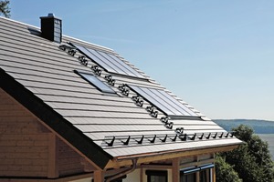  Auch Thermokollektoren können perfekt in die Dachfläche integriert werden; hier sind zwei TK 8-Kollektoren verbaut Foto: Braas 