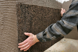  Korkplatten können vollflächig verklebt als Innen- und Außendämmung (WDVS) verwendet werden Fotos: Haacke 