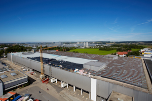  Dreieinhalb Fußballfelder groß ist die sanierte Dachfläche bei BMW in Dingolfing
 