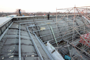  Das Tonnendach in seinem ursprünglichen Zustand vor der Dämmung und EindeckungFotos: Ragas Dach-deckermeisterbetrieb GmbH 