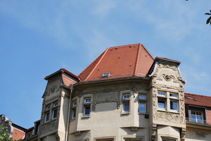  Biberschwanzdeckung nach historischem Vorbild auf einem denkmalgerecht sanierten Gebäude 