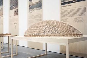  Der Odate Jukai Dome in Japan hat ein riesiges Holz-Tragwerk. In der Ausstellung in Berlin erfahren Sie mehr darüber 